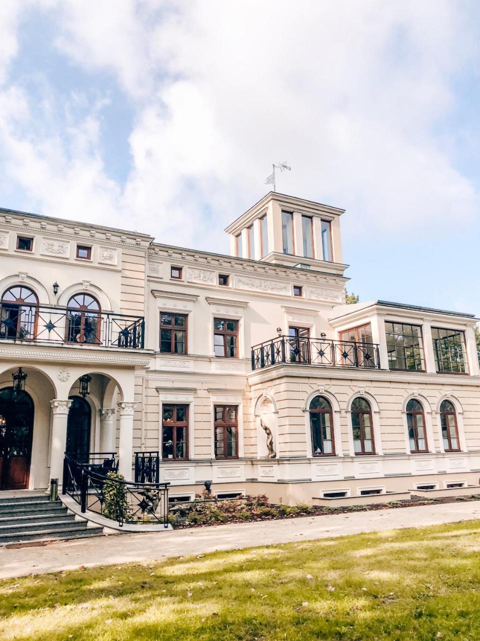 Palac Wierzbiczany Gniewkowo Экстерьер фото